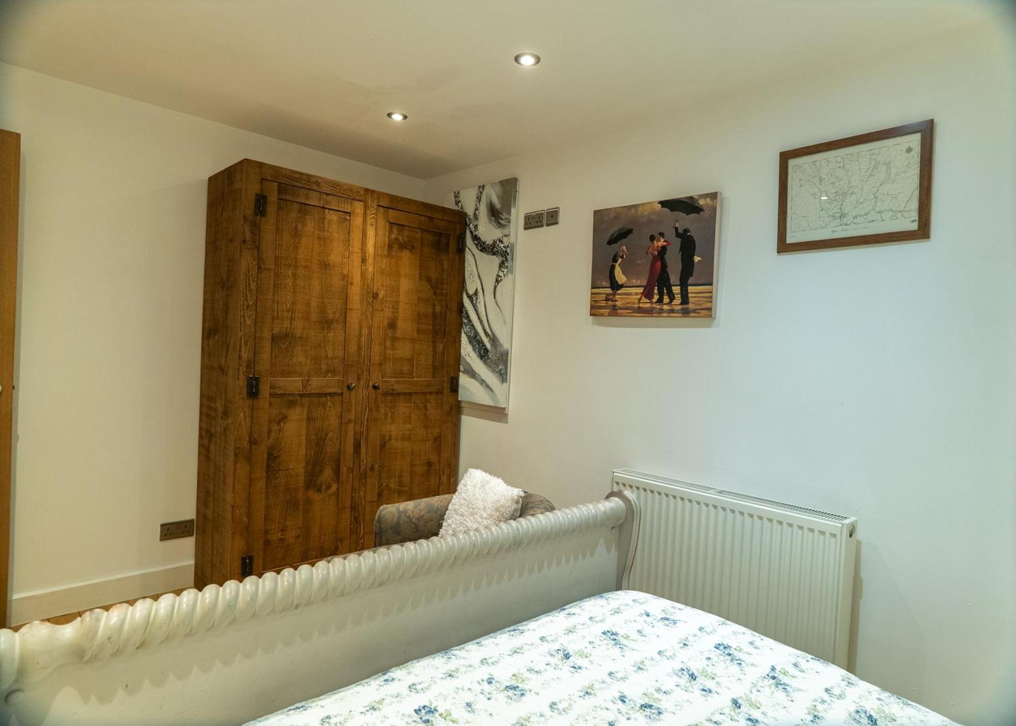 Pine With Private Hot Tub Upper Hulme
